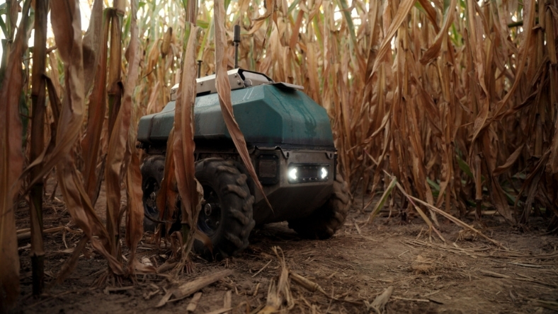 Autonomous agricultural robot navigating between crop rows